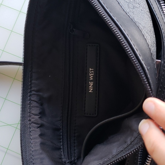 Nine west cross over purse - Picture 5 of 5